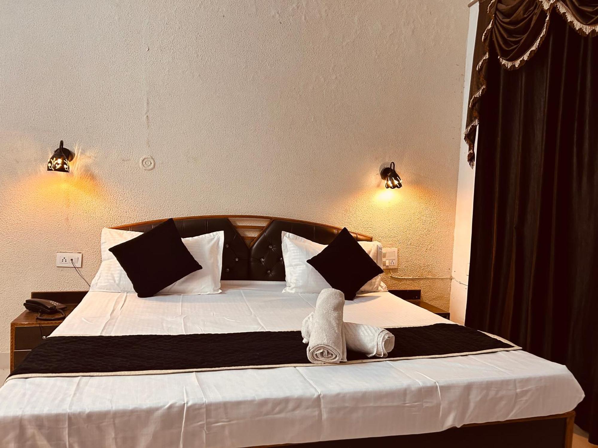 Hotel Royal Respite - Luxury Comfort ! Travellers Delight ! Budget Friendly ! Prime Location ! Guest Favourite Rishikesh Exterior photo