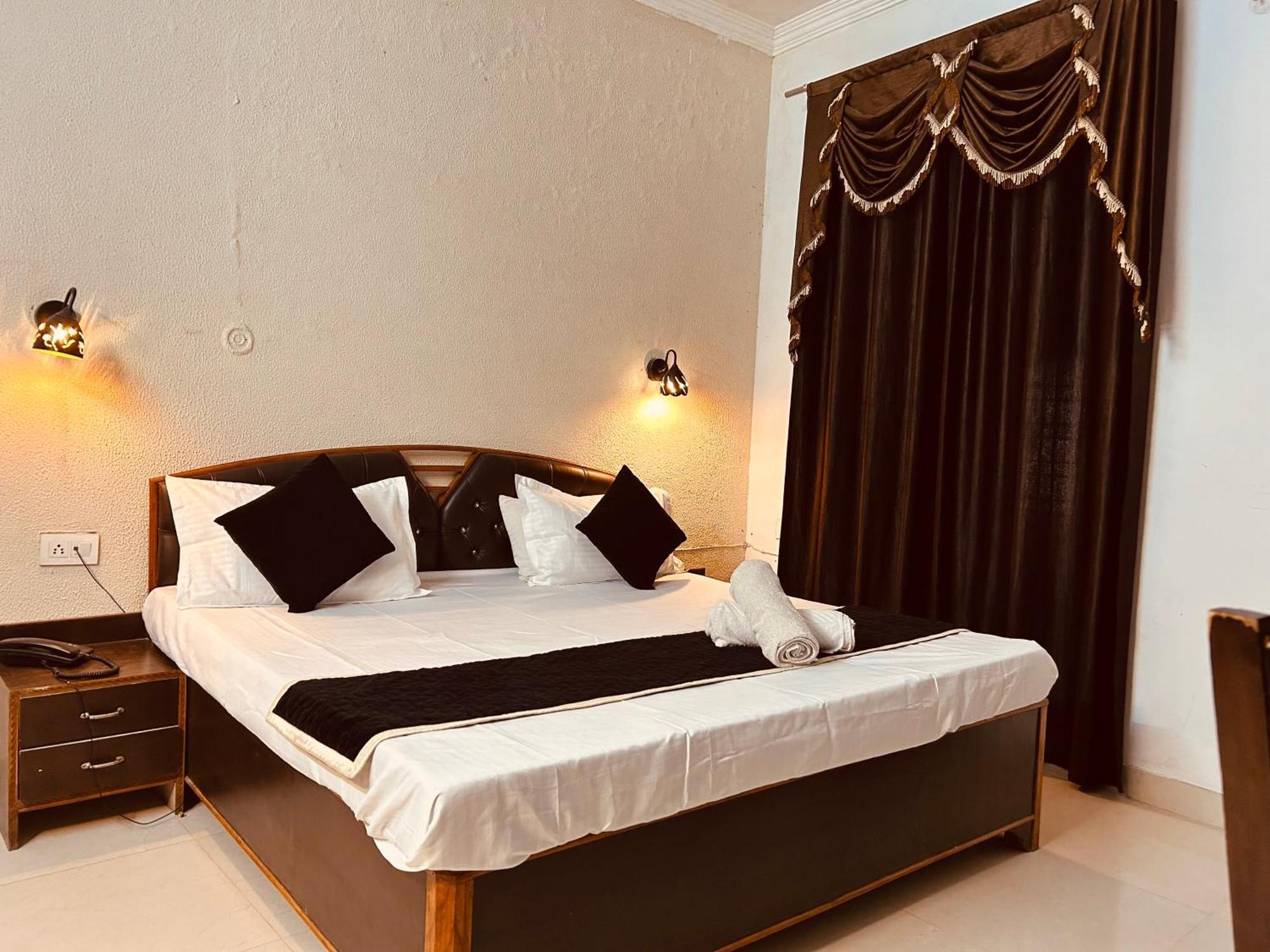 Hotel Royal Respite - Luxury Comfort ! Travellers Delight ! Budget Friendly ! Prime Location ! Guest Favourite Rishikesh Exterior photo