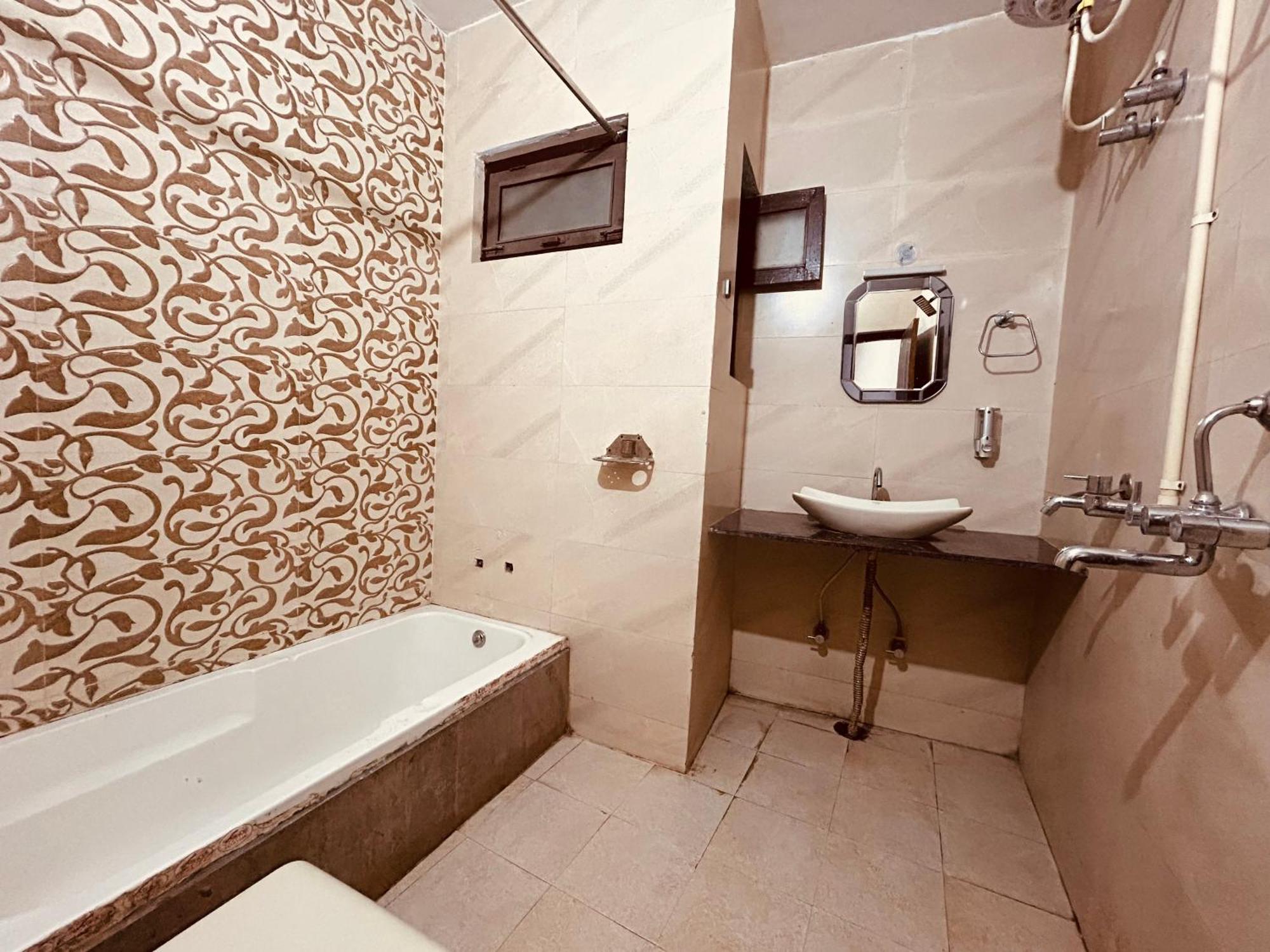 Hotel Royal Respite - Luxury Comfort ! Travellers Delight ! Budget Friendly ! Prime Location ! Guest Favourite Rishikesh Exterior photo