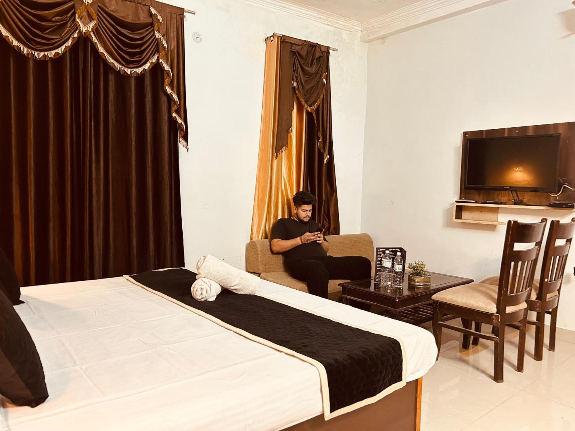 Hotel Royal Respite - Luxury Comfort ! Travellers Delight ! Budget Friendly ! Prime Location ! Guest Favourite Rishikesh Exterior photo