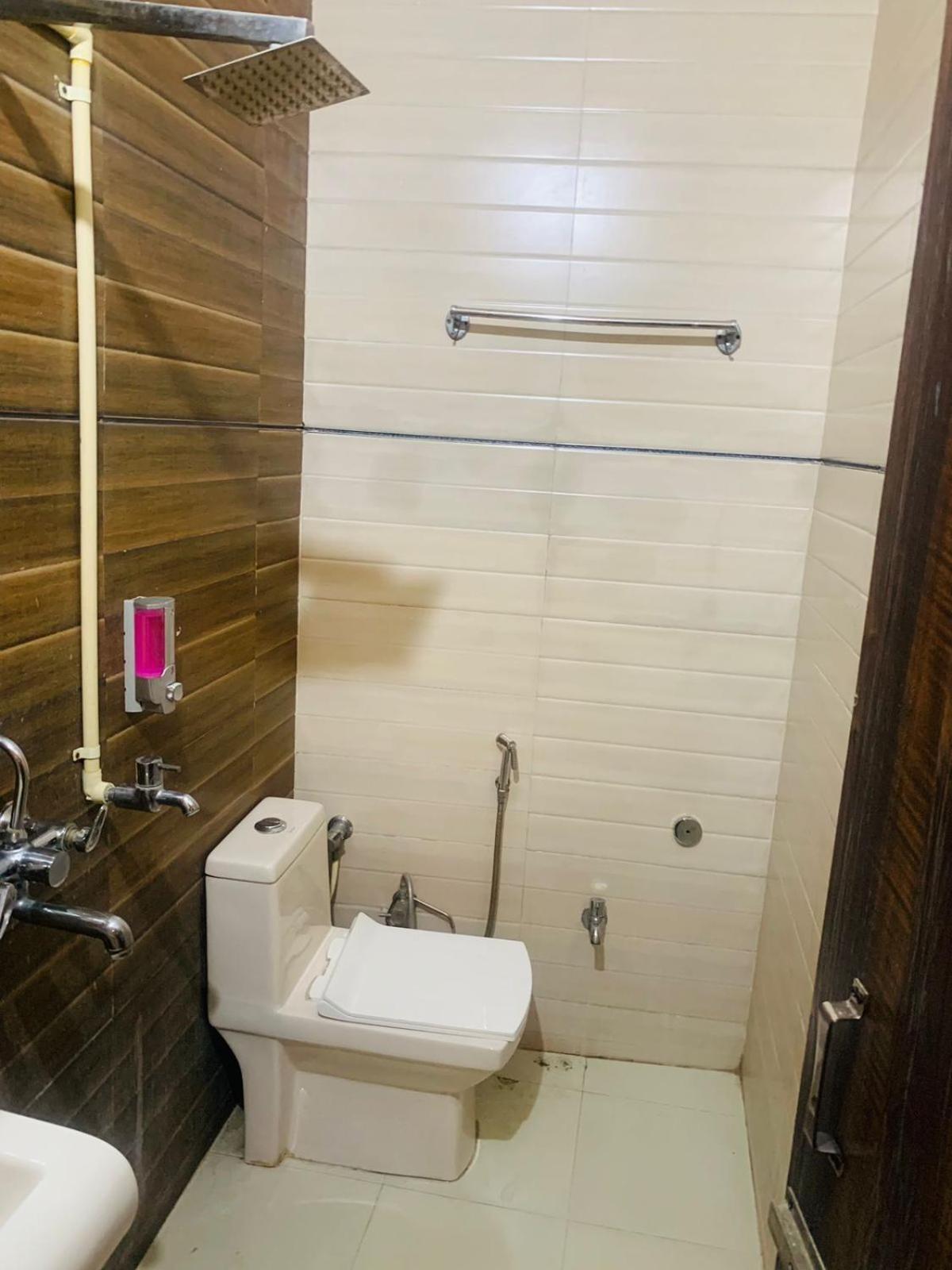 Hotel Royal Respite - Luxury Comfort ! Travellers Delight ! Budget Friendly ! Prime Location ! Guest Favourite Rishikesh Exterior photo