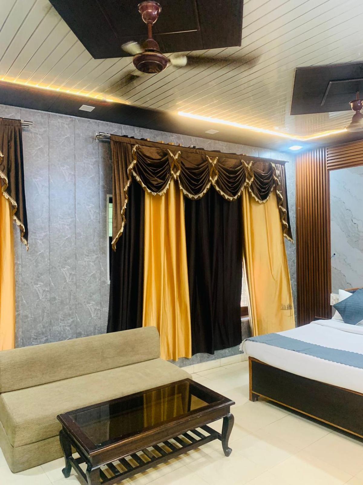 Hotel Royal Respite - Luxury Comfort ! Travellers Delight ! Budget Friendly ! Prime Location ! Guest Favourite Rishikesh Exterior photo